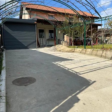 Sova - Peaceful With Garden Apartment